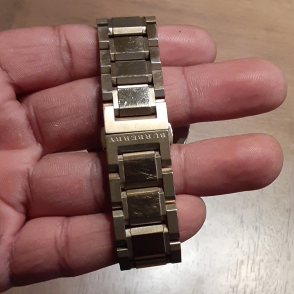 Used Burberry Watch - Picture 2 of 3